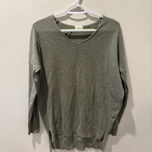 V-Neck Sweater in Green/Gray